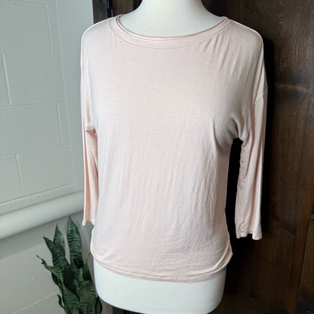 White House Black Market Soft Pink Long Sleeve Top with subtle shimmery lines - Picture 5 of 14